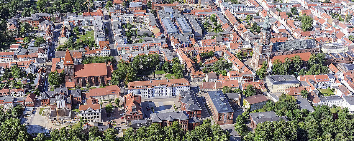 Luftbild von der Innenstadt Greifswald mit dem historischen Campus Luftbild von der Innenstadt Greifswald mit dem historischen Campus