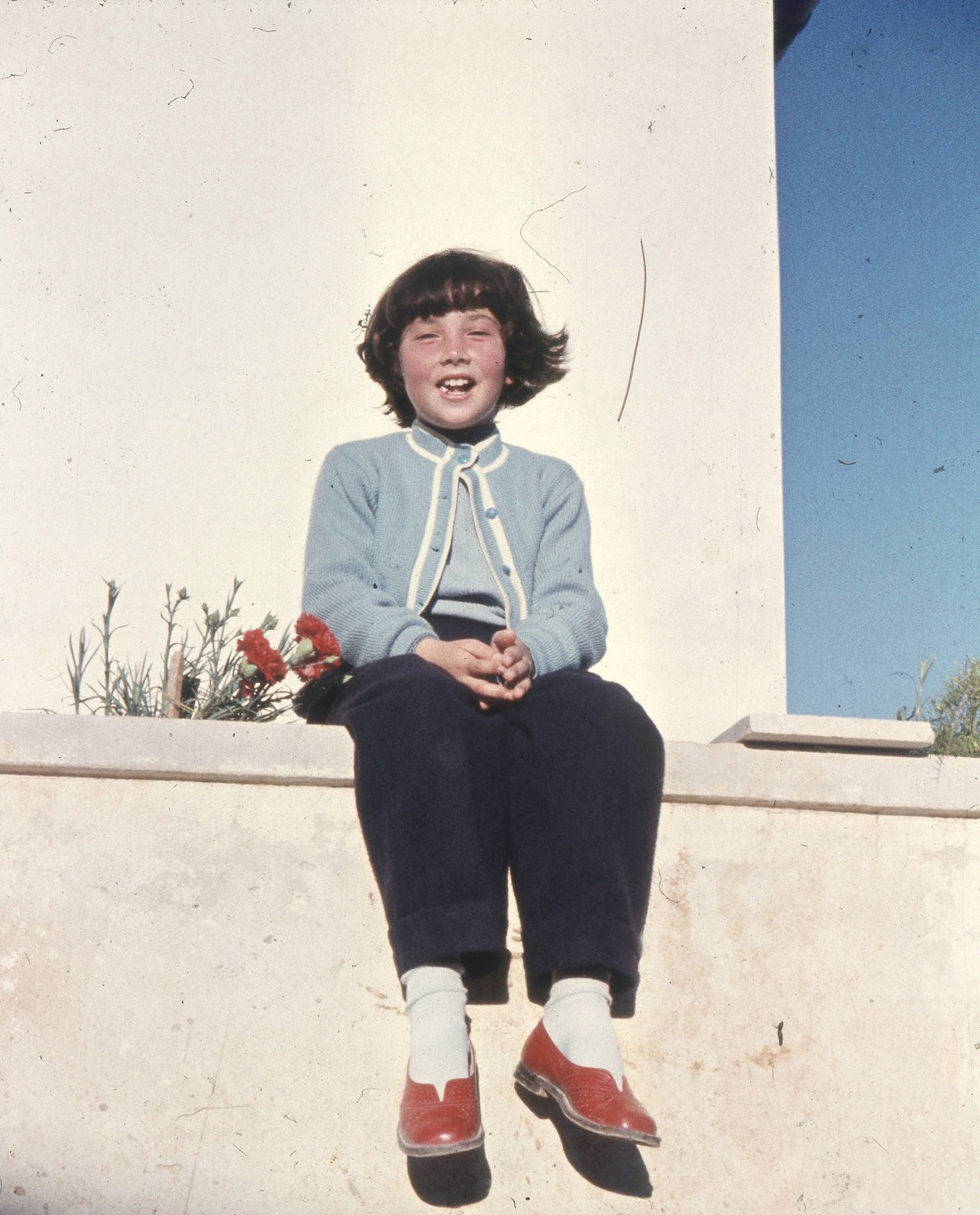 Gil Hüttenmeister: Jüdisches Mädchen mit roten Schuhen // Jewish Girl with Red Shoes, 1958 (© Gil Hüttenmeister)